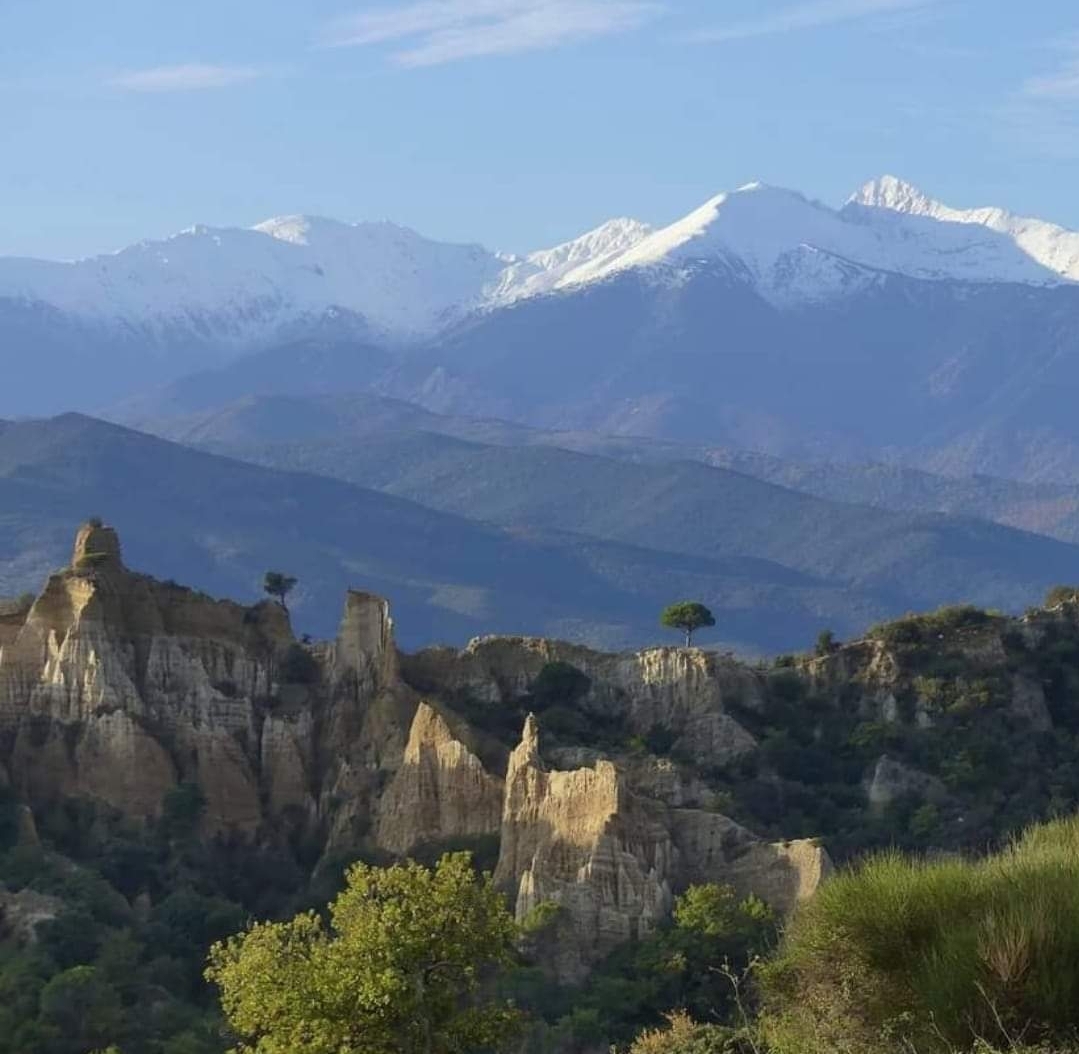 Les orgues devant le Canigó, photo : Thierry NaturAiles