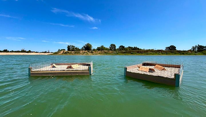 Deux nouveaux radeaux à sternes installés à Champdivers