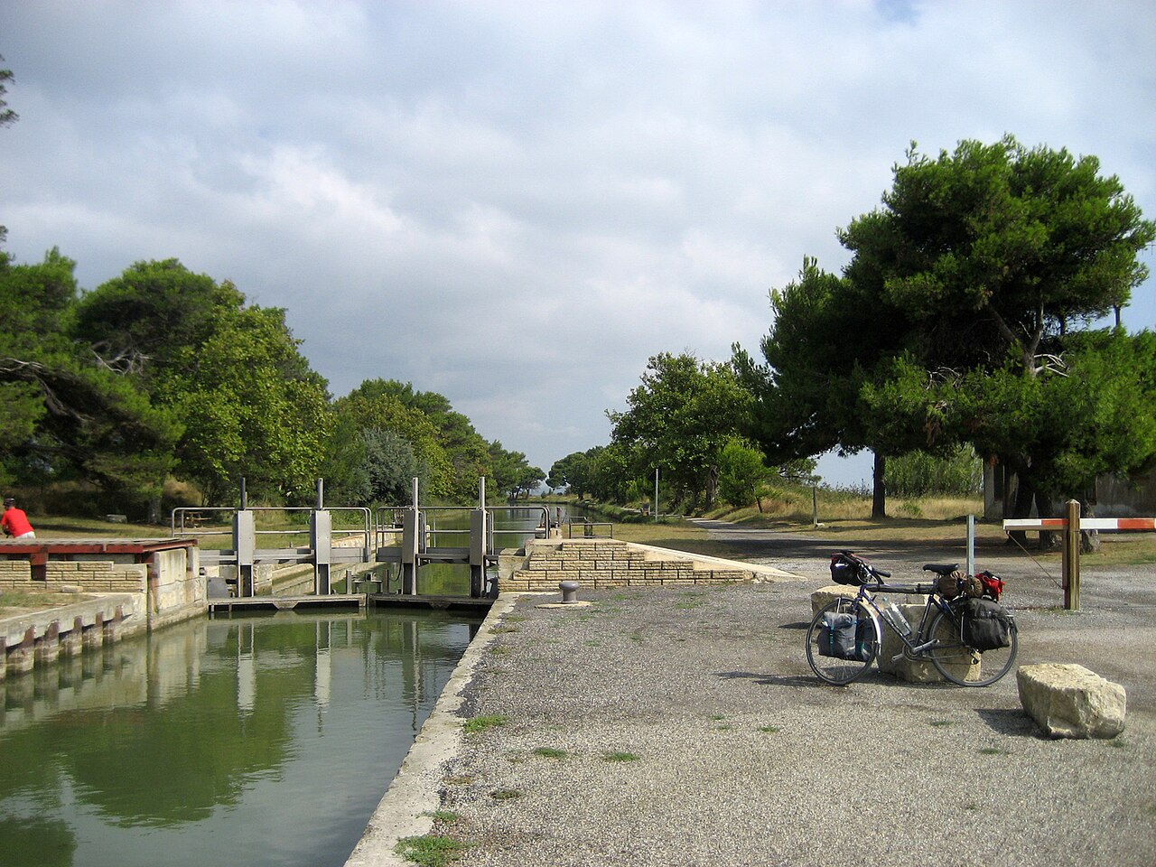 Volez à vélo le long du canal !