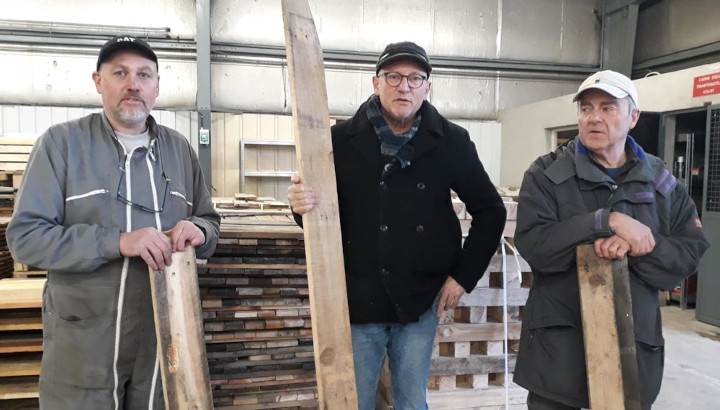 Des palettes recyclées pour de futurs nichoirs !