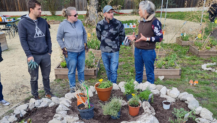 Construction d'une spirale aromatique avec l'association Germaine Veille