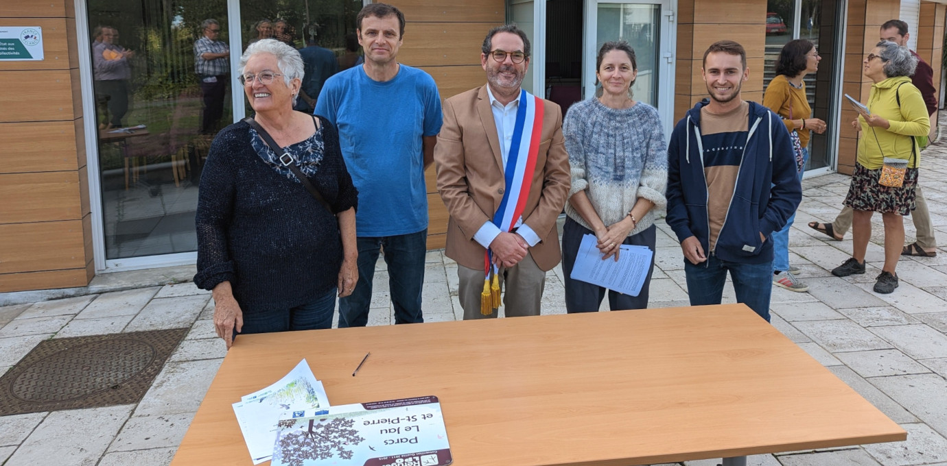 Signature de la convention Refuges LPO collectivité le 10 septembre 2022 © LPO Anjou