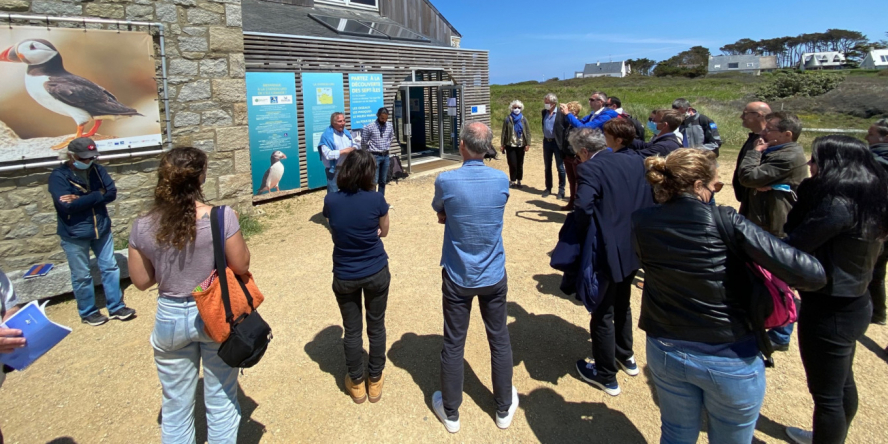 Discours devant la station LPO de l'Ile Grande