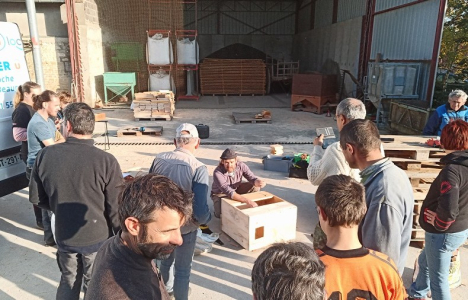 Chantier b&eacute;n&eacute;vole fabrication de nichoirs &agrave; effraie