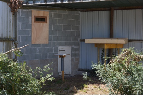 Observatoire, tablette d’alimentation et aire de nidification