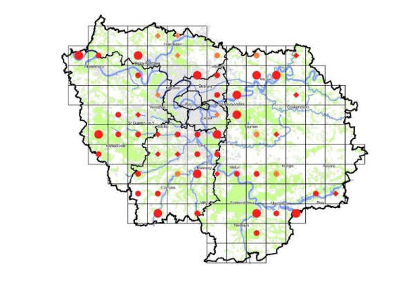 Carte de nidification du Héron cendré Ardea cinerea en Île-de-France (issue de l’Atlas des oiseaux nicheurs d’Ile-de-France, 2009-2014). En rouge les nicheurs certains, en orange les nicheurs probables. Les cercles concentriques donnent une idée des effectifs nicheurs par maille du quadrillage : de 1 à 10 couples pour les petits cercles, de 11 à 100 pour les plus grands cercles, des losanges lorsqu’il n’y a pas eu de dénombrement.