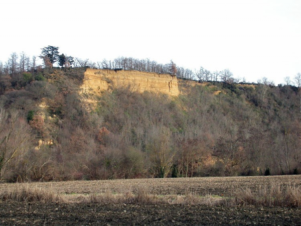 Falaise de terre dans le sud toulousain