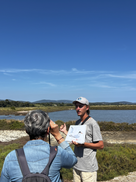 Une sortie lors de la F&ecirc;te de la Nature aux Salins d'Hy&egrave;res &copy; LPO PACA - Sarah Bagnis