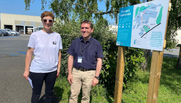 Un parcours pour en apprendre plus sur la biodiversité du site a été inauguré en 2024. Les salariés ont répondu présents et sont venus découvrir la faune et la flore qui les entourent au quotidien © LPO Centre-Val de Loire