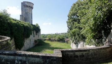 fauche tardive au pied des fortifications