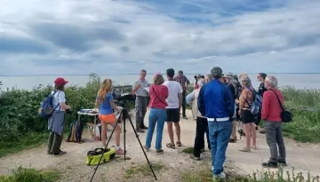 Le conservateur présente la réserve