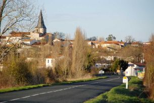 Nous nous rendrons à la réserve naturelle grâce à cette petite balade itinérante en voiture  et découvrirons les raisons qui ont mené Michel Brosselin à la créer.
