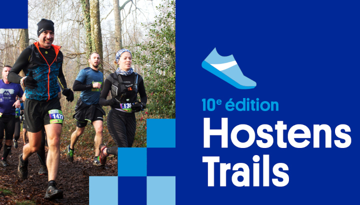Groupe de personnes courant lors du trail + logo "10e édition Hostens Trails"